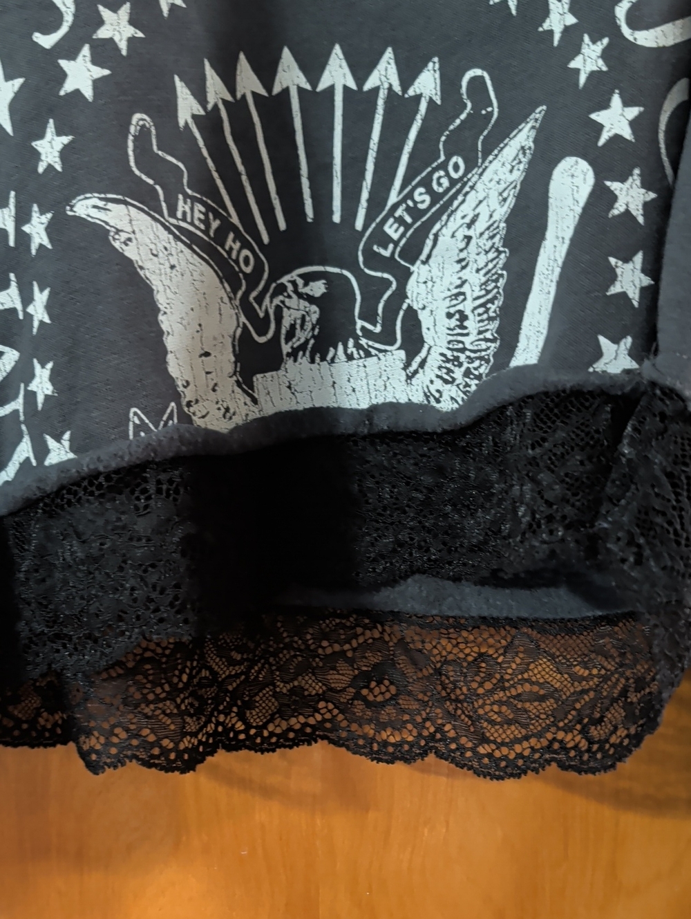 Ramones Cropped Charcoal Gray 🩶 Crew Neck Sweatshirt - Picture 2 of 6